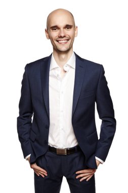 Spor kıyafetli gülümseyen adam