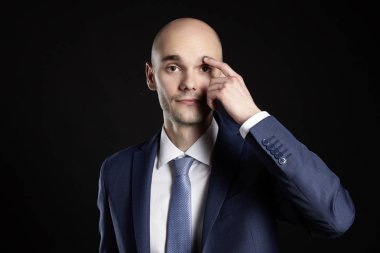 Adam kaş geliştirir