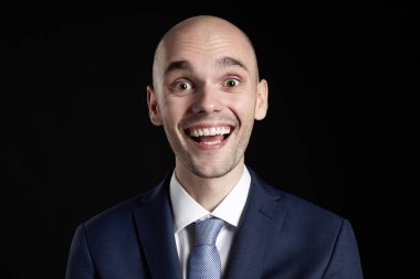 çılgınca mutlu bir adam