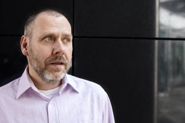 Gerçekten şaşırmış adam