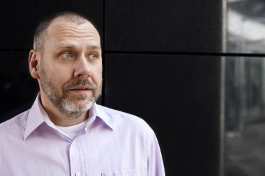 Gerçekten şaşırmış adam