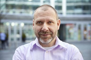 Sakallı casual adam portresi