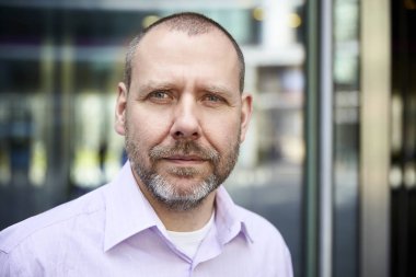 Headshot bir olgun adam