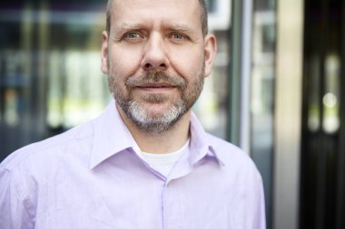 Headshot bir olgun adam