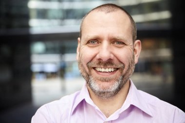 başarılı bir adam portresi