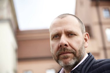 Kentsel alanda headshot