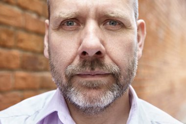 dalgın adam portresi