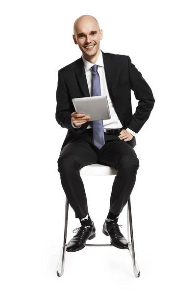 Homme d'affaires avec tablette numérique — Photo