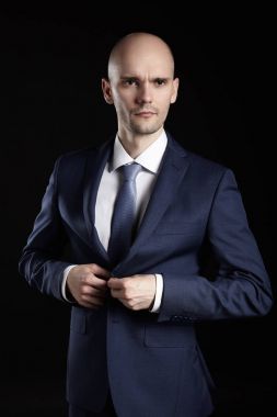 Adam ceketinin takılır