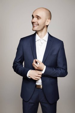 İşadamı sabitleme kol düğmesi onun takım elbise