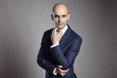dalgın adam portresi
