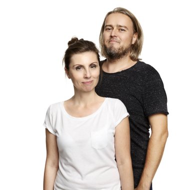 beyaz zemin üzerine çift