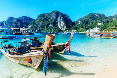 Phi Phi Island, Krabi, Tayland - 10 Kasım 2016: Longtrail b