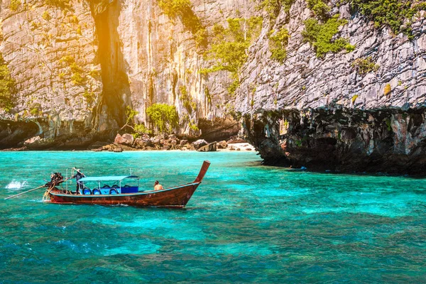 Baie Maya Phi Phi îles andaman mer Krabi, Sud de la Thaïlande . — Photo