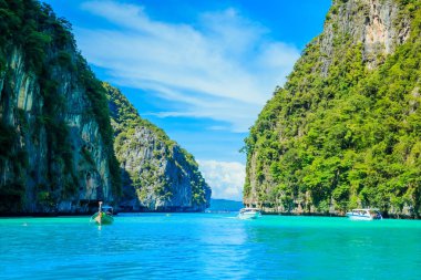 Maya Bay Phi Phi Adaları Andaman Denizi Krabi Thailand tekne.