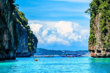 Maya Bay Phi Phi Adaları Andaman Denizi Krabi Thailand tekne.