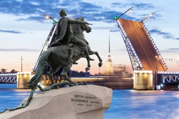 Monument till Peter stort i St Petersburg — Stockfoto