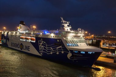 Helsinki, Finlandiya - 25 Ekim: Finlandia, demirleme 25 Ekim 2016, Helsinki, Finlandiya şehrin limanda palamarla Feribot Tekne.