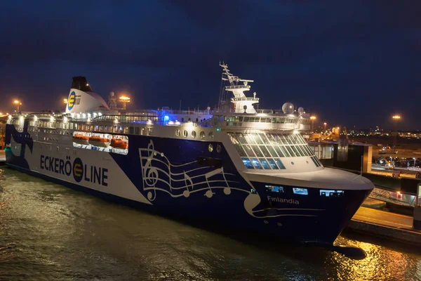 Helsinki, Finlandiya - 25 Ekim: Finlandia, demirleme 25 Ekim 2016, Helsinki, Finlandiya şehrin limanda palamarla Feribot Tekne.