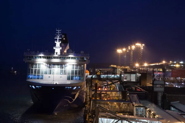 HELSINKI, FINLANDIA - 25 DE OCTUBRE: el ferry Finlandia está amarrado en el amarre en el puerto de la ciudad de Helsinki, Finlandia 25 DE OCTUBRE DE 2016 . — Foto de Stock