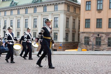 Stockholm, İsveç - 26 Ekim: bekçi töreni Royal Guard Süvari katılımı ile değiştirme. 26 Ekim 2016 yılında Stockholm, İsveç.