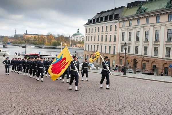 ストックホルム、スウェーデン - 10 月 26 日: ロイヤル ガード騎兵隊の参加を得て、衛兵交代式の変更。2016 年 10 月 26 日、ストックホルム、スウェーデン. — ストック写真