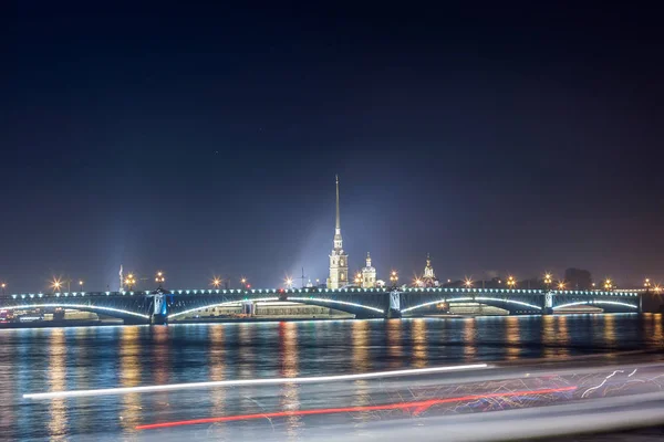 Pont Troitsky dessiné à Saint-Pétersbourg — Photo