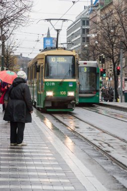 Helsinki, Finlandiya - 25 Ekim: Helsinki, Finlandiya-Ekim 25 sokaklarında Tramvayda hareketi 2016