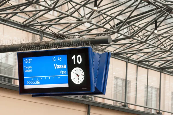 HELSINKI, FINLAND - OCTOBER 25:arrival board at railway station of the city of Helsinki — Stock Photo, Image