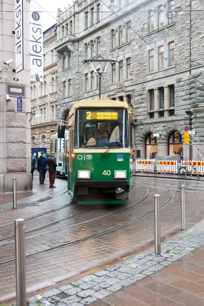 Helsinki, Finland - 25 oktober: de beweging van de tram op de straten van Helsinki, Finland-25 oktober 2016 — Stockfoto