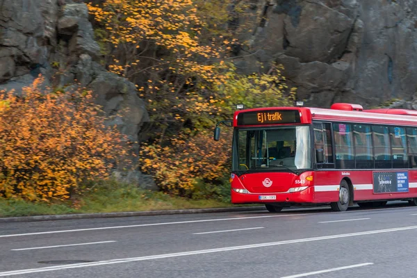 STOCKHOLM, SWEDEN - OCTOBER 26: the passenger bus goes down the street the cities, SWEDEN - OCTOBER 26 2016. — Stock Photo, Image