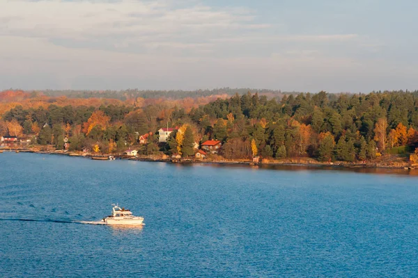 The coast of the Baltic Sea in clear autumn day — Stock Photo, Image