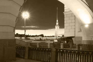 Peter ve Paul Fortress, St. Petersburg, siyah-beyaz görüntü gece görünümü
