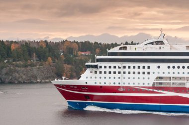 Stockholm, İsveç-Ekim 26:Viking Line feribot float Baltık Denizi, İsveç Ekim fiyortları üzerinde 26 2016.Viking satır Helsinki ve Stockholm arasında düzenli uçuşlar