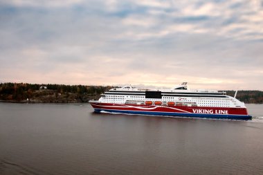 Stockholm, İsveç-Ekim 26:Viking Line feribot float Baltık Denizi, İsveç Ekim fiyortları üzerinde 26 2016.Viking satır Helsinki ve Stockholm arasında düzenli uçuşlar