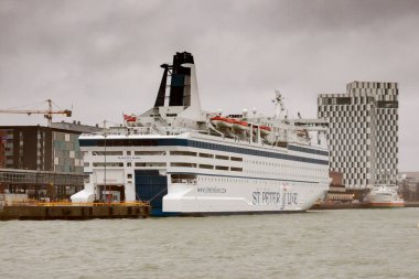 Helsinki, Finlandiya - 27 Ekim: Peter Line feribot tekne bağlama, Helsinki, Finlandiya 27 Ekim 2016 limanda, demirli.