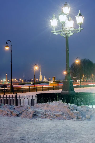 Peter e Paul Fortaleza na noite de inverno — Fotografia de Stock