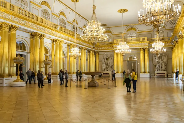 Saint Petersburg, Oroszország - február 23: State Hermitage Museum, belső, február 23-2017. — Stock Fotó