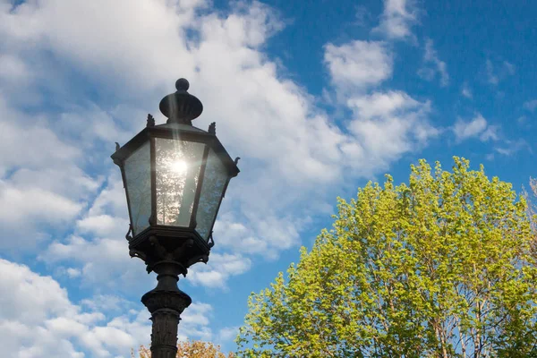 Łańcuch piękne dekoracyjne lampy — Zdjęcie stockowe