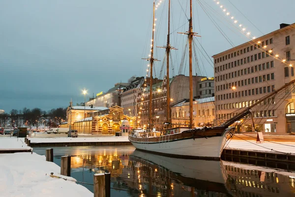 Helsinki, Finland-12 November: nacht Helsinki, Finland-12 November 2016. — Stockfoto