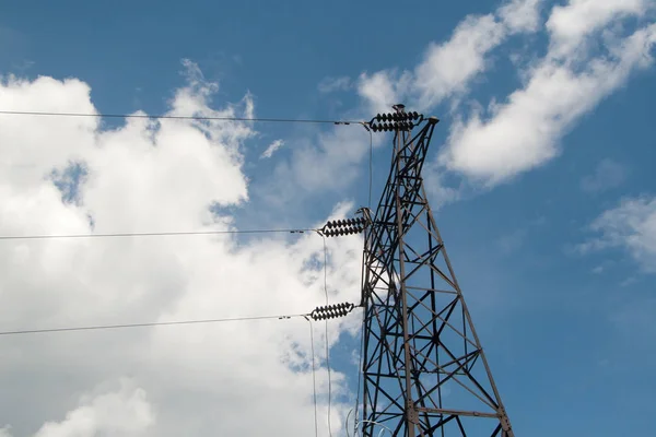 High-voltage electric main against the dark blue sky — Stock Photo, Image