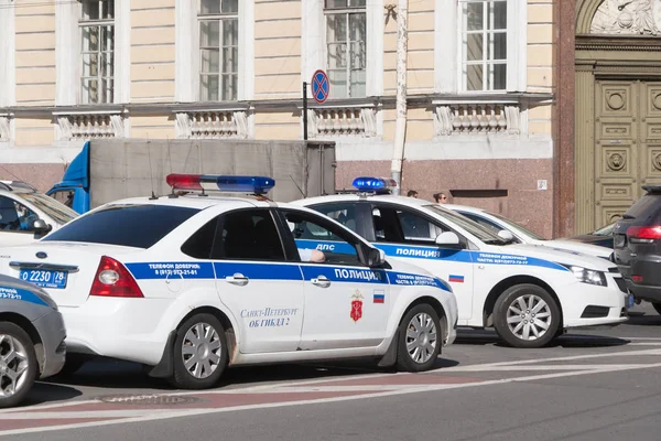 Автомобили патрульного движения ГИБДД в Санкт-Петербурге — стоковое фото