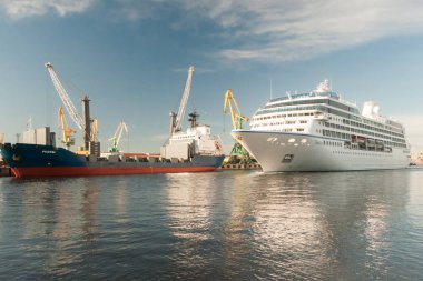St Petersburg deniz kanalında Nautica cruise gemi yüzer