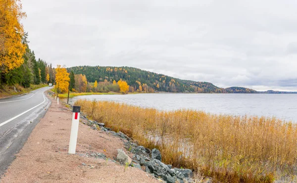 Karelya sonbahar ülke road — Stok fotoğraf