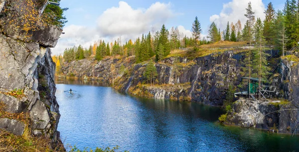 Gyönyörű kilátás nyílik a canyon Ruskeala — Stock Fotó