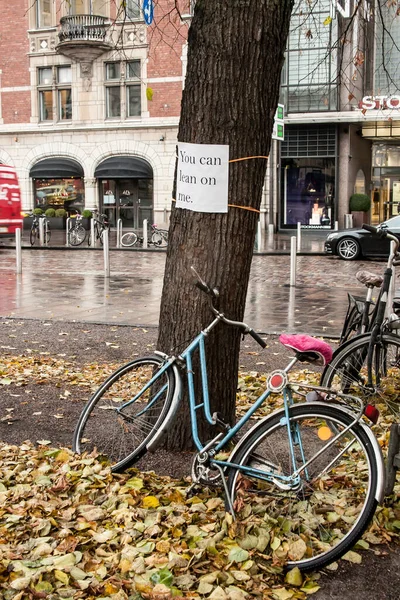 Helsinki Finlandia Październik 2016 Zaparkowany Rower Ulicy Helsinkach Finlandii Transport — Zdjęcie stockowe
