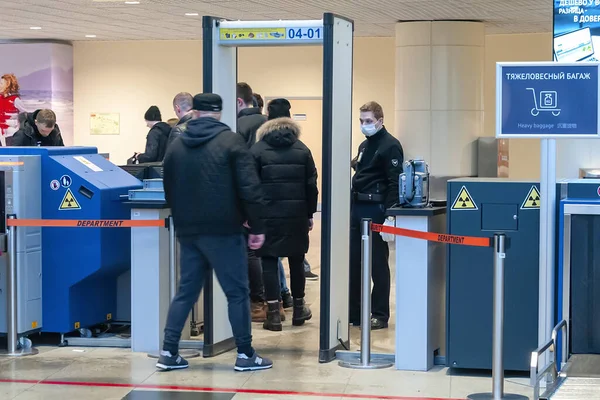 Moscou Russie Février 2020 Les Passagers Passent Contrôle Entrée Aéroport — Photo