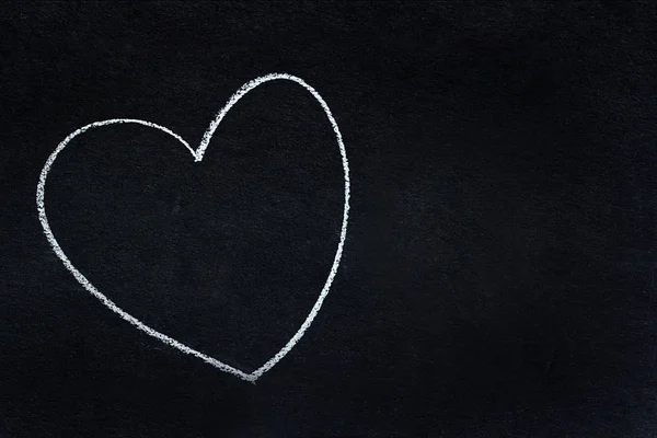 Σχήμα καρδιάς γραμμένο σε άσπρη κιμωλία — Φωτογραφία Αρχείου