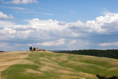 Val d'Orcia alan kırsal kesimde bahar zamanı