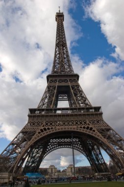 Eyfel Kulesi paris merkezinde